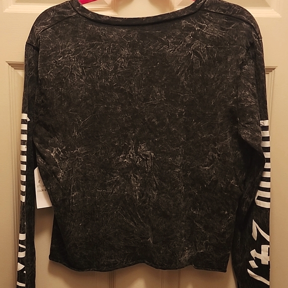 Top - Picture 2 of 4